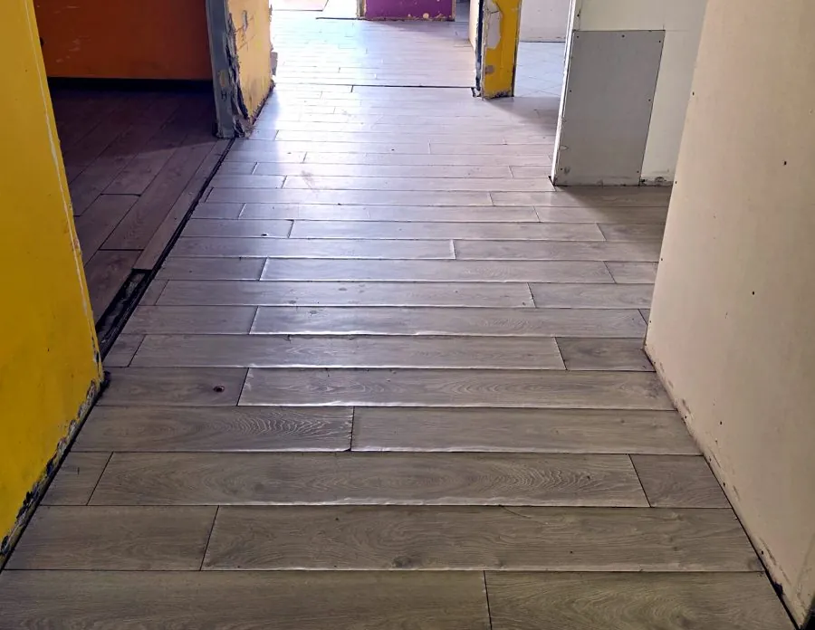 Sala attrezzi di una palestra pulita
